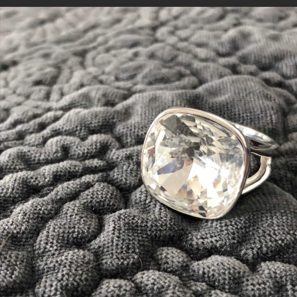 Touchstone crystal ring